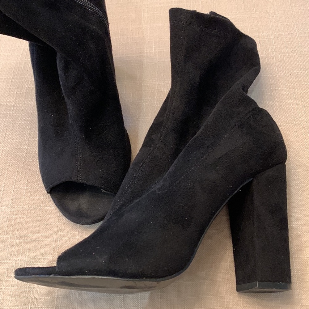 Ladies shoe open too faux suede boot size 9